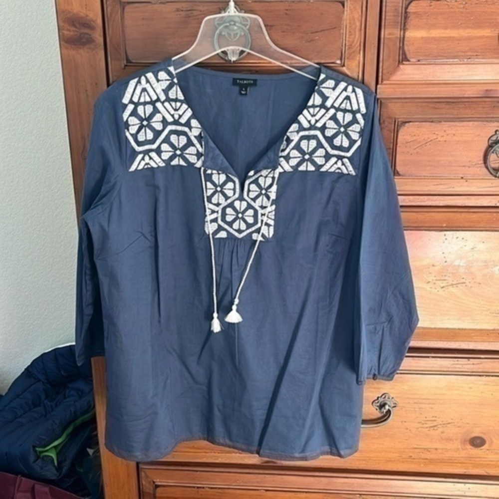 Talbots Blue Blouse With White Embroidery Size Large NWOT